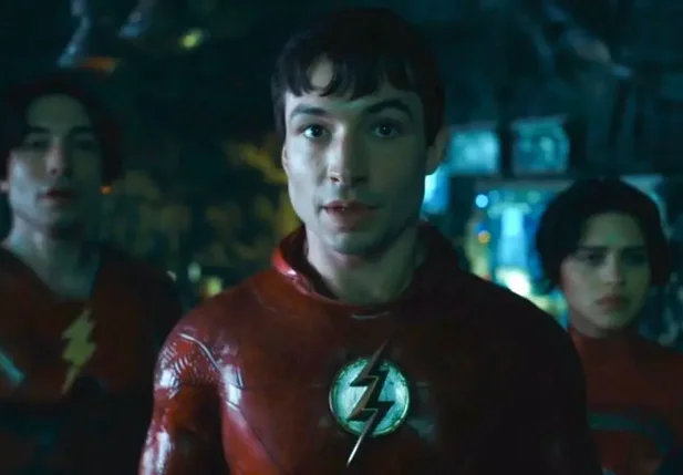 O ator Ezra Miller como Flash