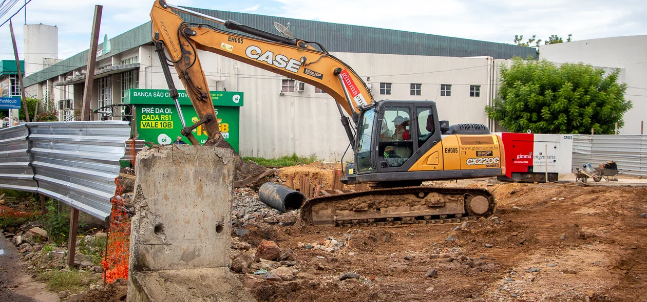 Obras da galeria da zona leste são retomadas