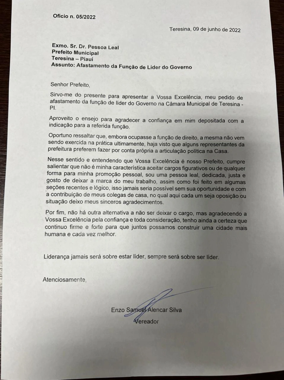 Ofício assinado por Enzo Samuel entregando a função