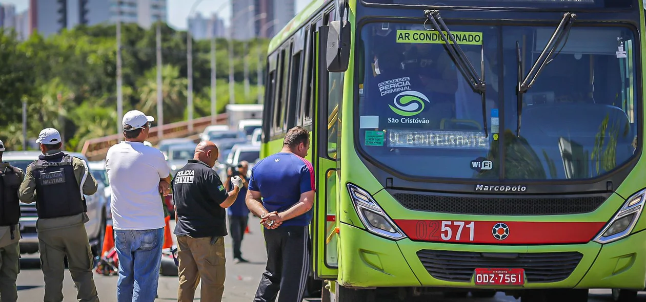 Ônibus envolvido no acidente