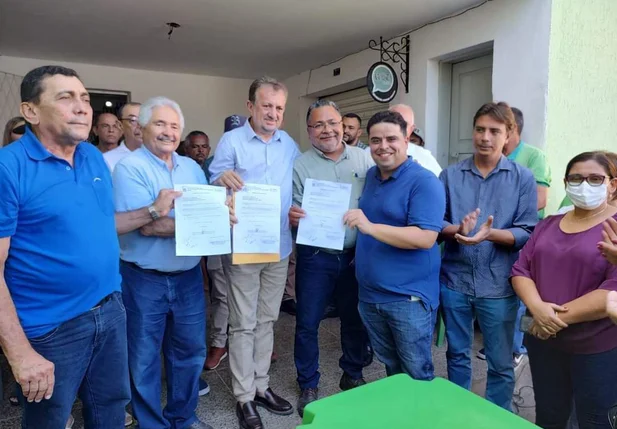 Ordem de serviço assinada em Campo Maior e autoridades