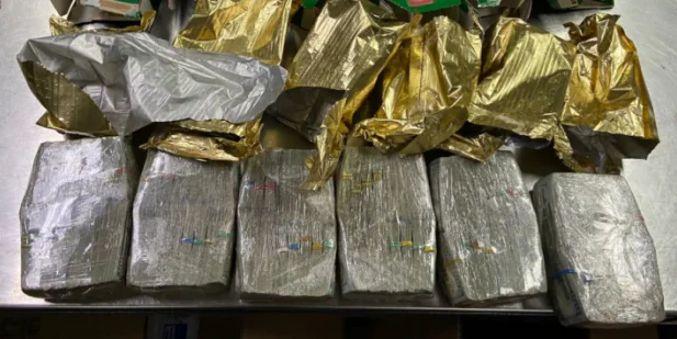 Passageiro é pego com US$ 500 mil em pacotes de café