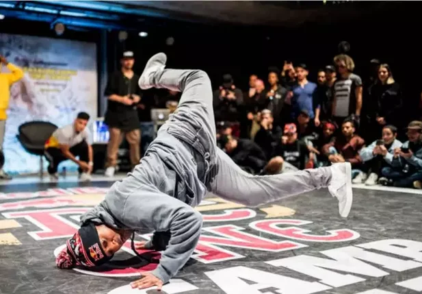 Pelezinho se apresenta durante evento mundial de breaking, no Brasil