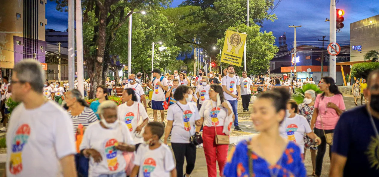 Pessoas de todas as idades participaram da Caminhada da Fraternidade