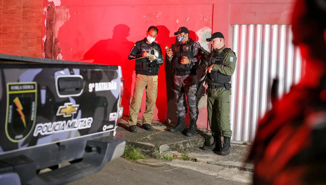 Polícia colhendo as primeiras informações