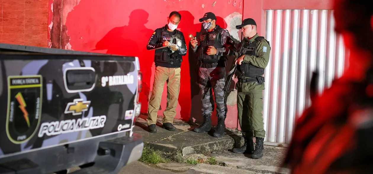 Polícia colhendo as primeiras informações