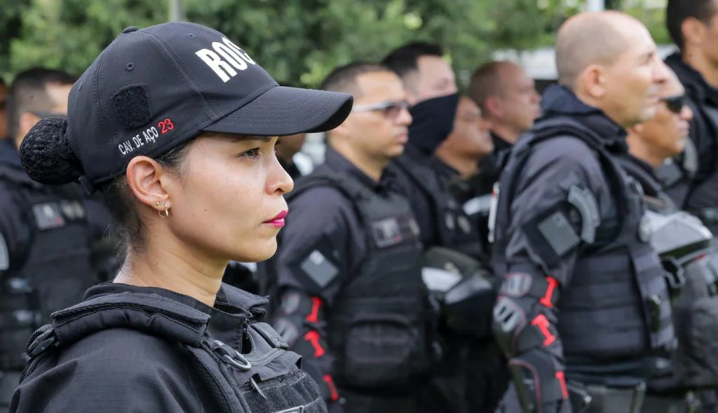 Policiais na solenidade