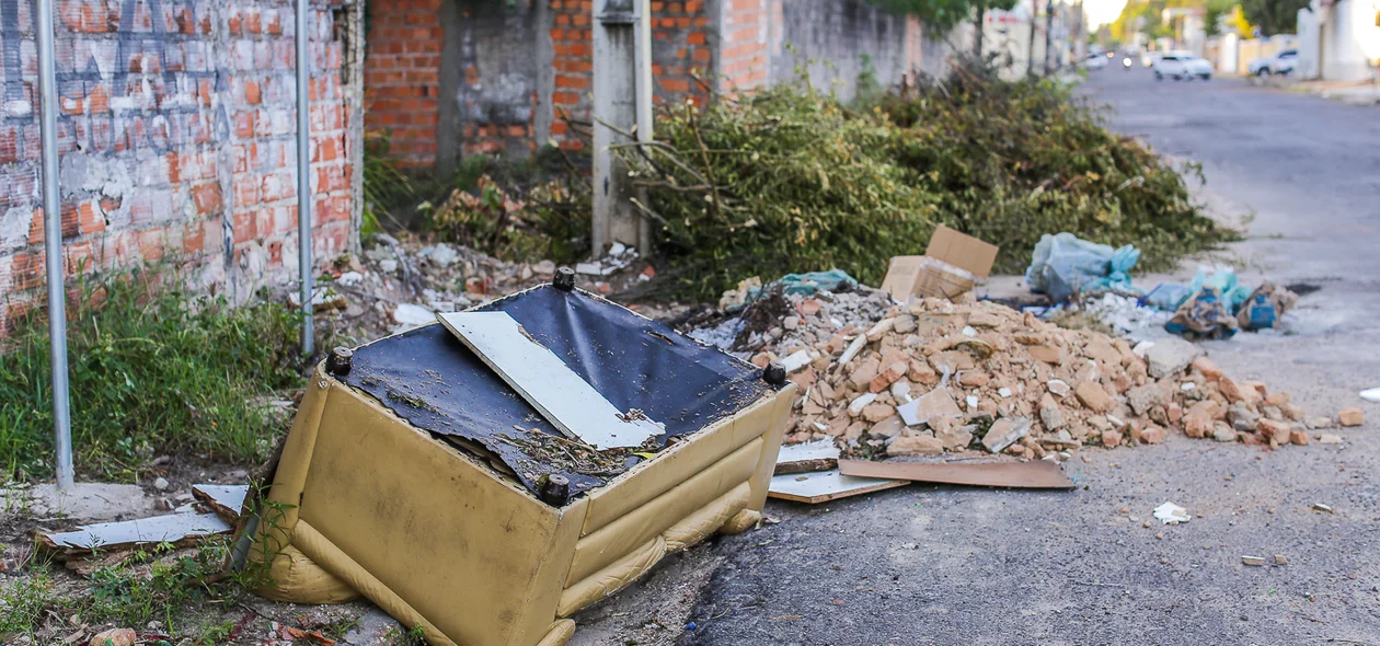 População reclama de lixo acumulado