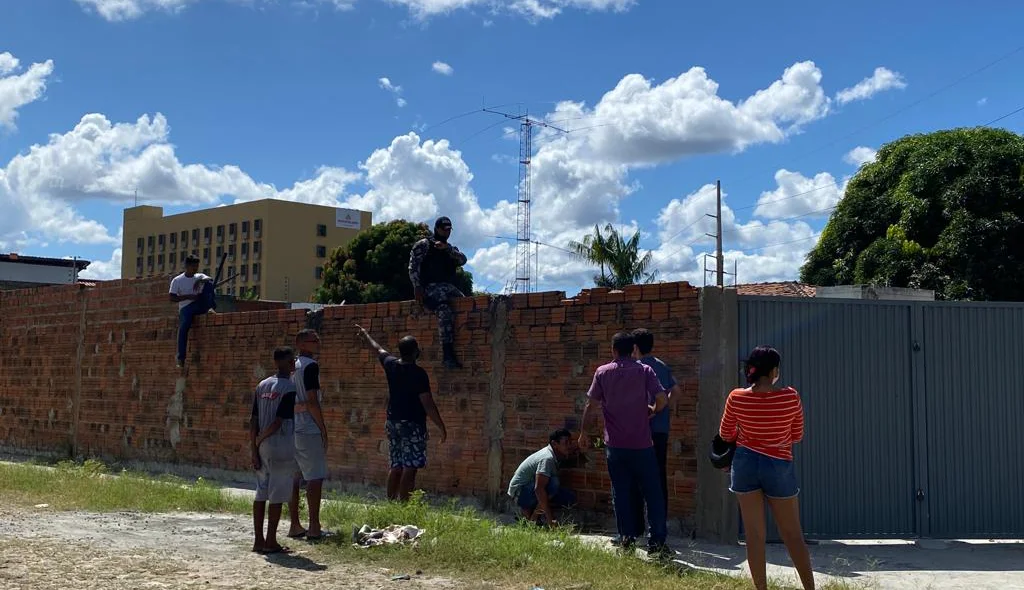 Populares conseguiram deter o criminoso