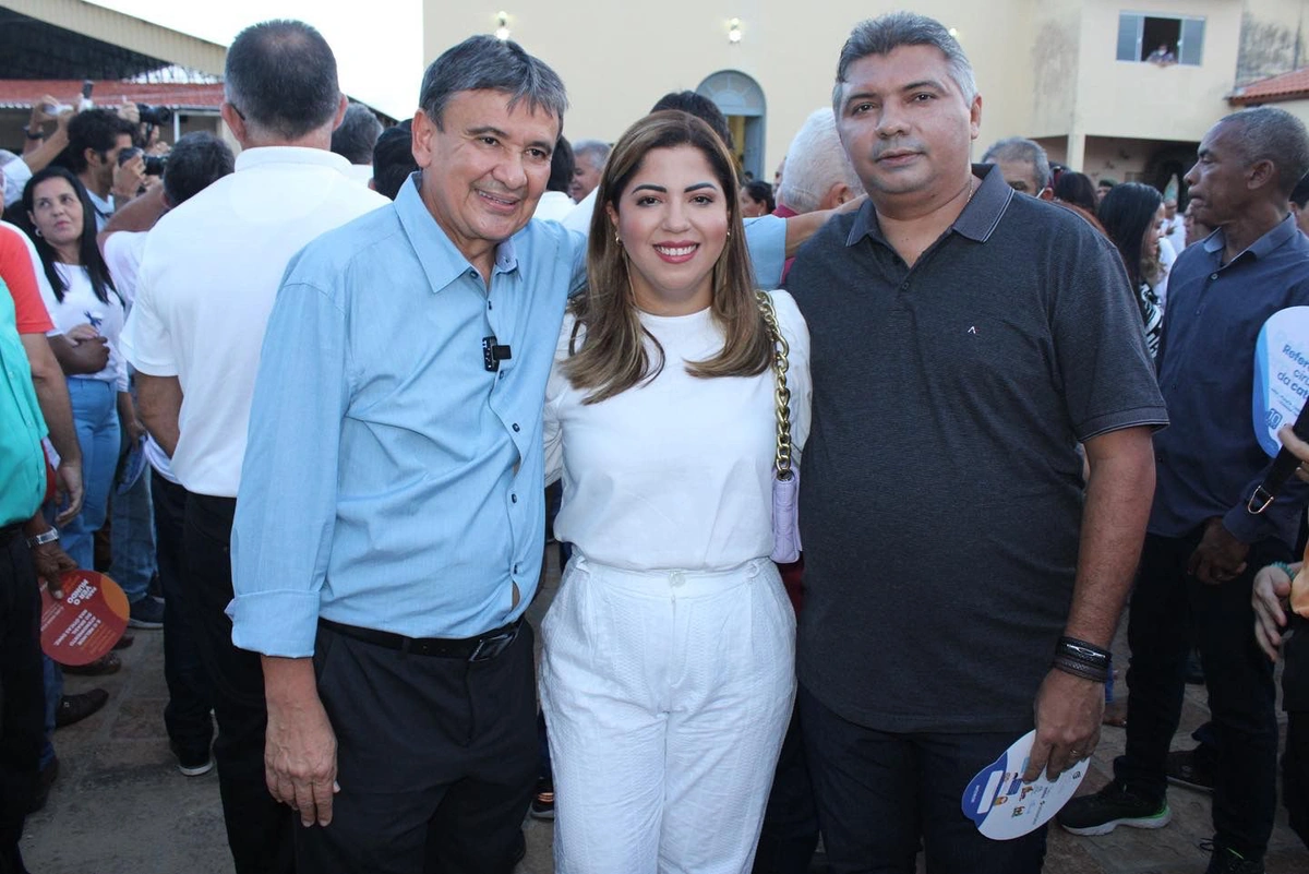 Prefeito com a esposa e Wellington Dias