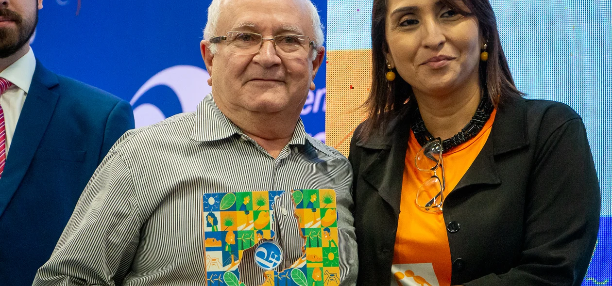 Prefeito de Água Branca, José Ribeiro da Cruz recebeu o premio de Desburocratização