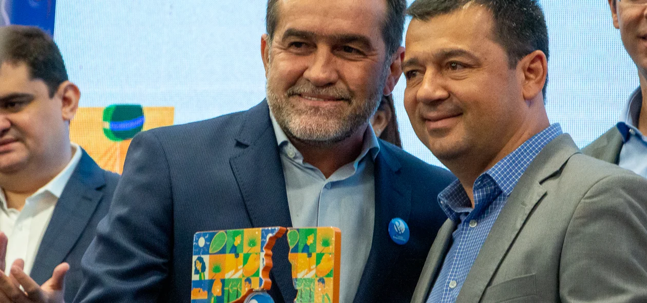 Prefeito de Oeiras, José Raimundo de Sá, recebe prêmio Prefeito Empreendedor