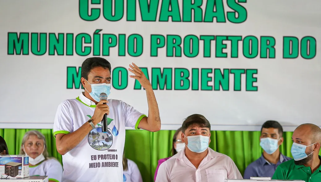 Prefeito discursando
