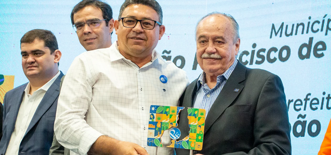 Prefeito Josemar Júnior de Oliveira recebeu o prêmio de Integração entre municípios
