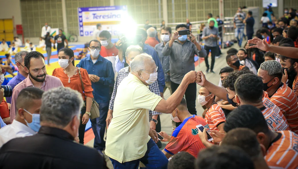 Prefeito no Ginásio Sarah Menezes