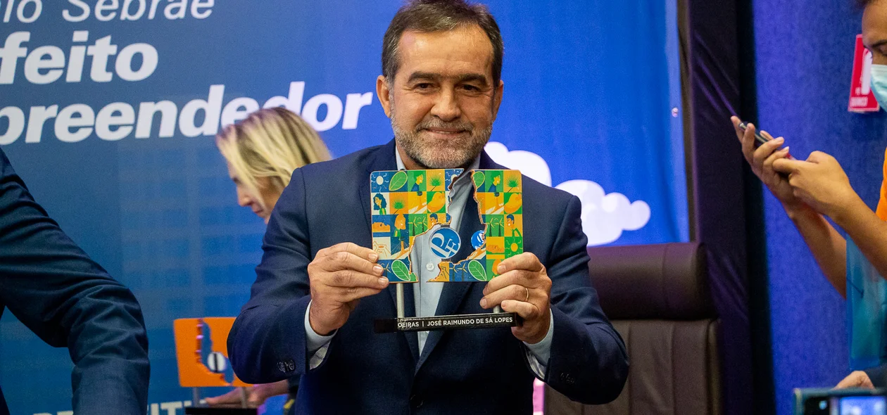 Prefeito Zé Raimundo recebe o prêmio de Prefeito Empreendeder