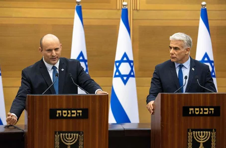 Primeiro-ministro de Israel, Naftali Bennett (esquerda), e ministro das Relações Exteriores, Yair Lapid (direita)