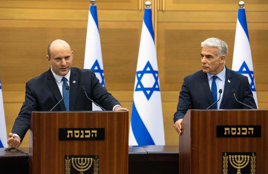 Primeiro-ministro de Israel, Naftali Bennett (esquerda), e ministro das Relações Exteriores, Yair Lapid (direita)