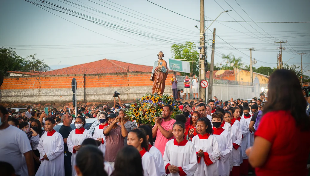 Procissão percorreu as ruas do bairro