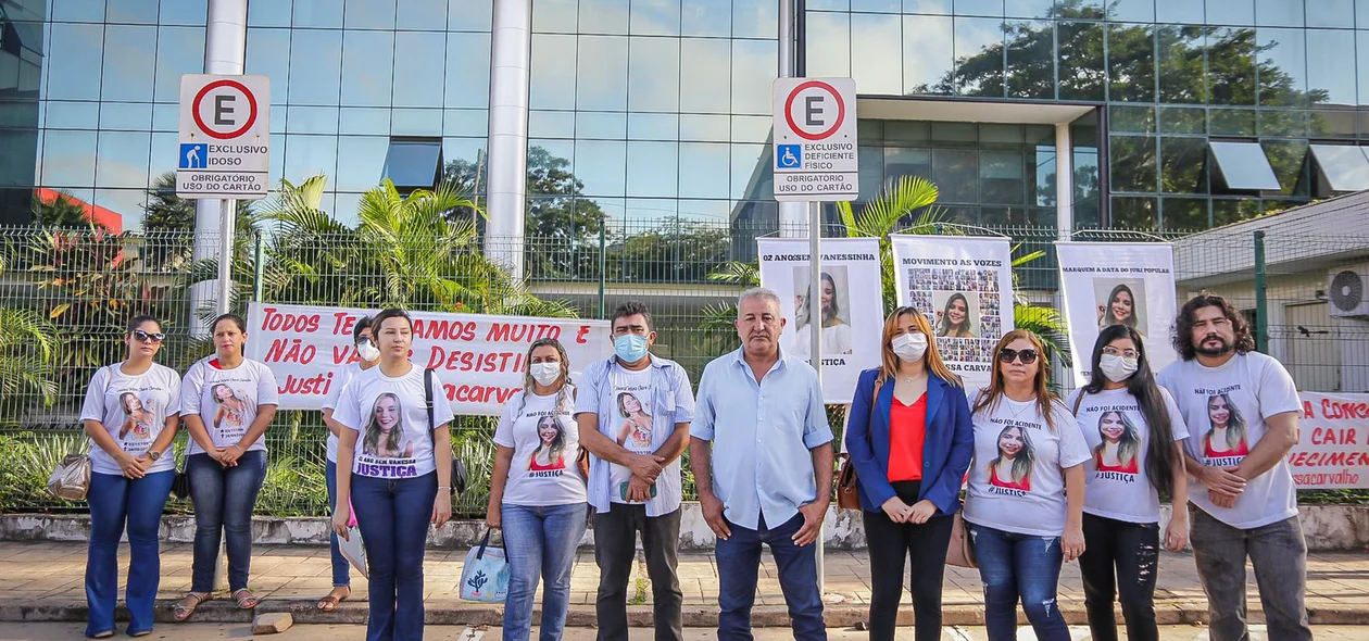 Protesto em frente ao fórum de Teresina