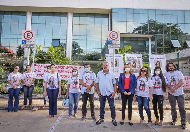 Protesto em frente ao fórum de Teresina