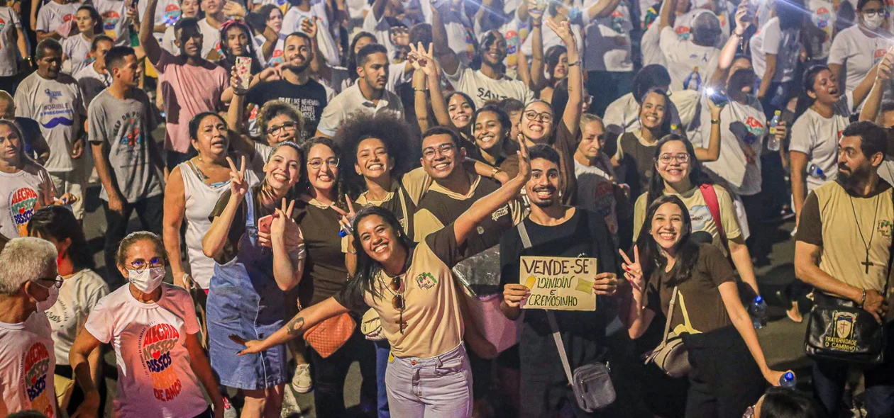 Público jovem esteve presente na Caminhada da Fraternidade