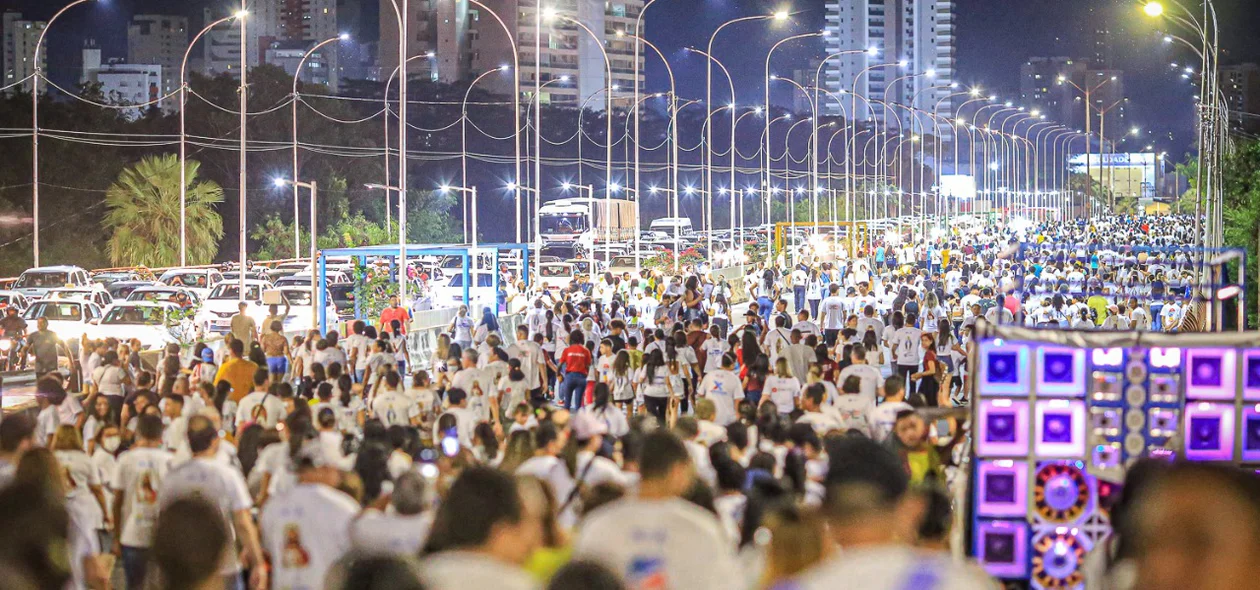 Público percorreu todo o trajeto a pé