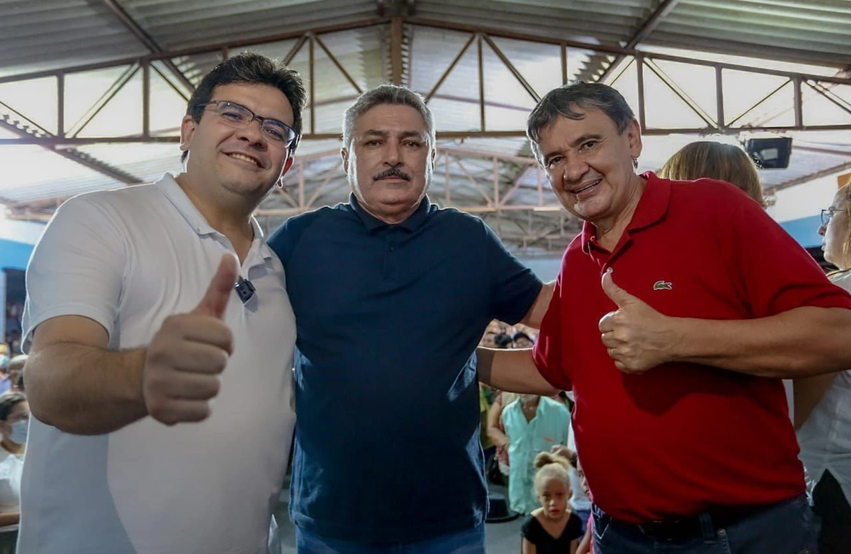 Rafael Fonteles e Wellington Dias ao lado do prefeito Zé Ulisses