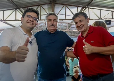 Rafael Fonteles e Wellington Dias ao lado do prefeito Zé Ulisses