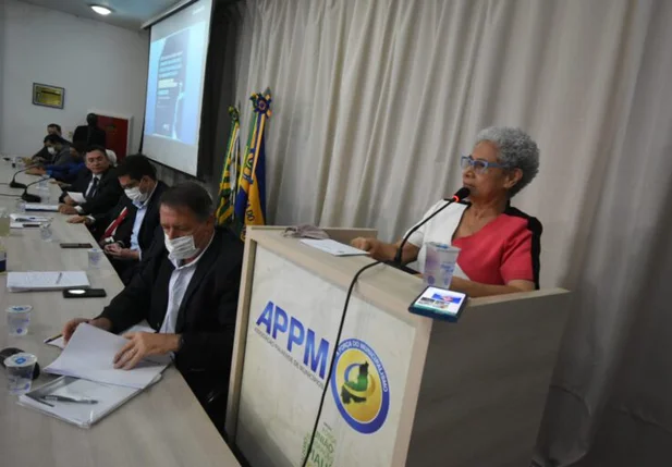 Regina Sousa abre seminário sobre regionalização do saneamento básico
