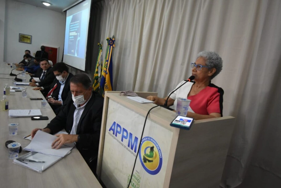 Regina Sousa abre seminário sobre regionalização do saneamento básico