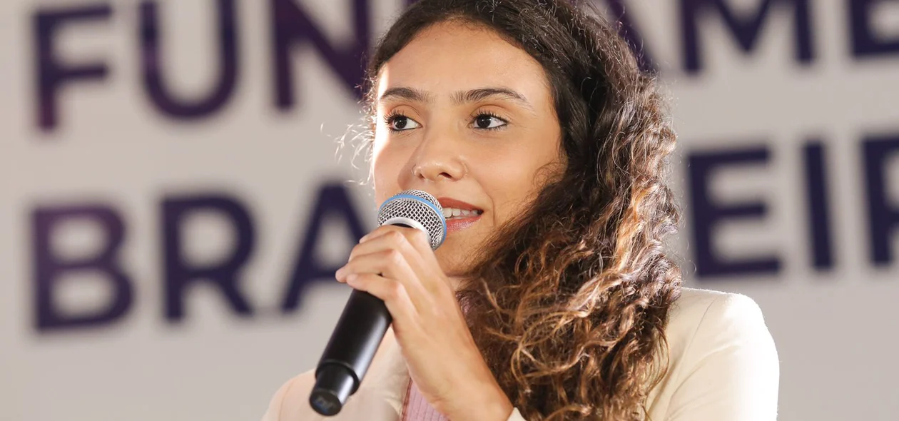 Secretária Gabriela Rodrigues