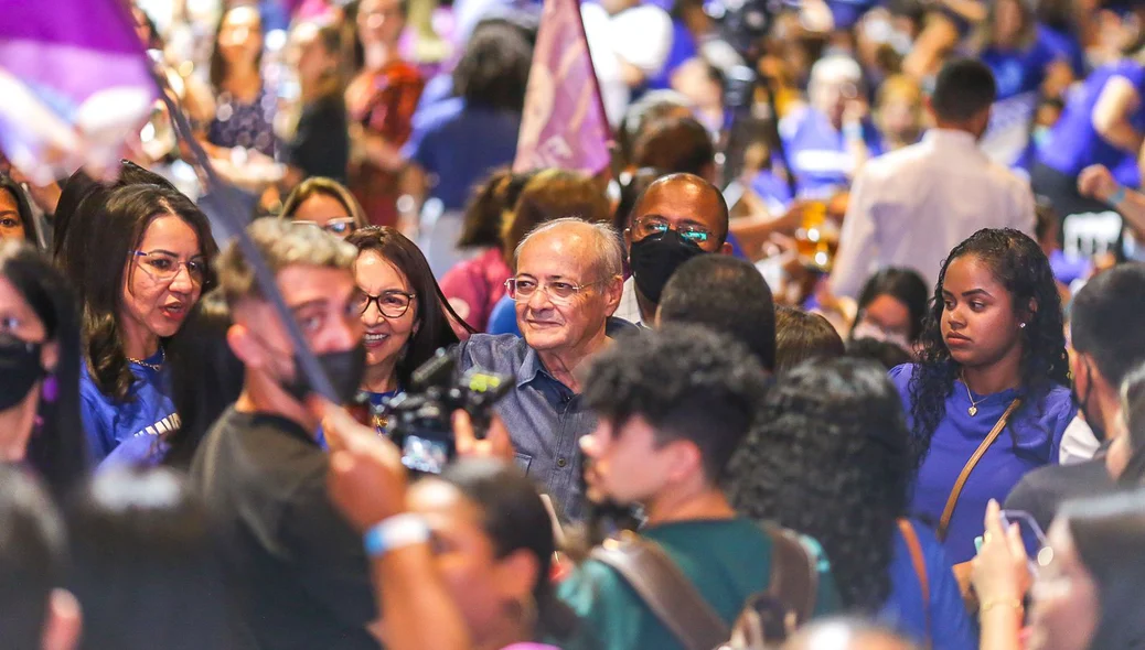 Sílvio em meio a multidão