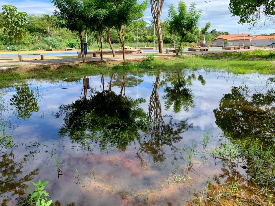 Situação da praça no bairro Manoel Evangelista