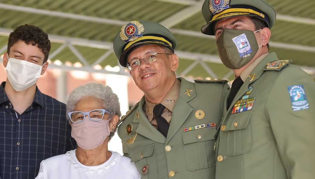 Tenente coronel Etevaldo ao lado da Governadora