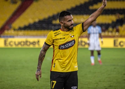 Tévez em partida pelo Barcelona de Guayaquil