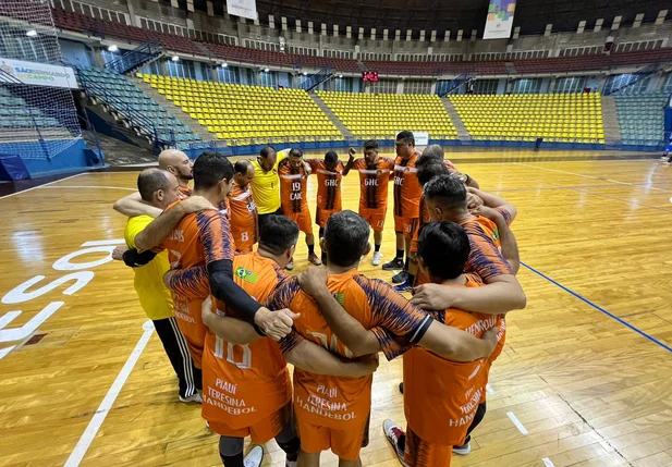 Time precisa vencer mais uma partida para avançar às semi-finais
