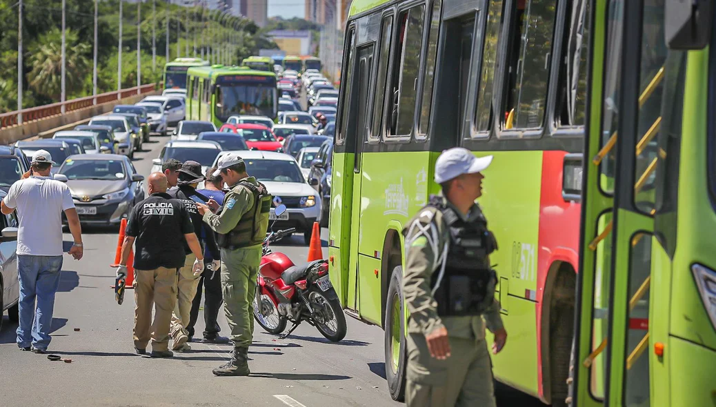 Trânsito ficou congestionado no local do acidente