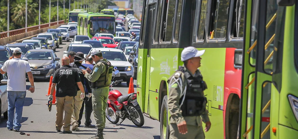 Trânsito ficou congestionado no local do acidente