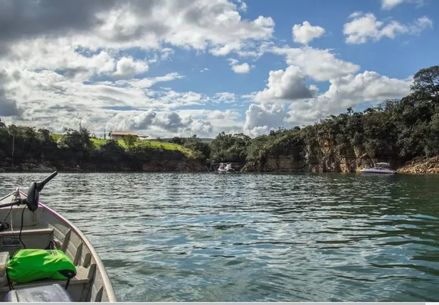 Um acidente no Lago de Furnas, em Capitólio, no Sul de Minas, deixou duas pessoas mortas na noite desse sábado