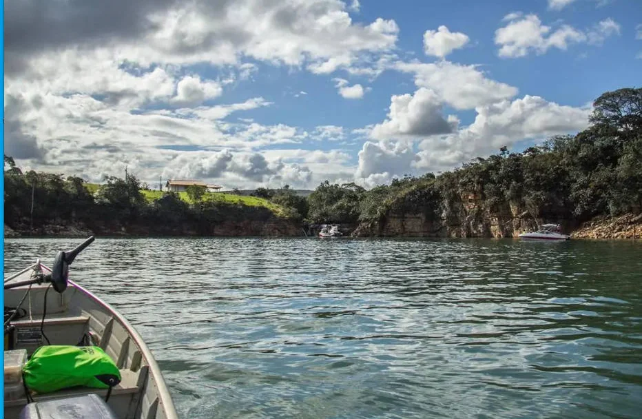 Um acidente no Lago de Furnas, em Capitólio, no Sul de Minas, deixou duas pessoas mortas na noite desse sábado