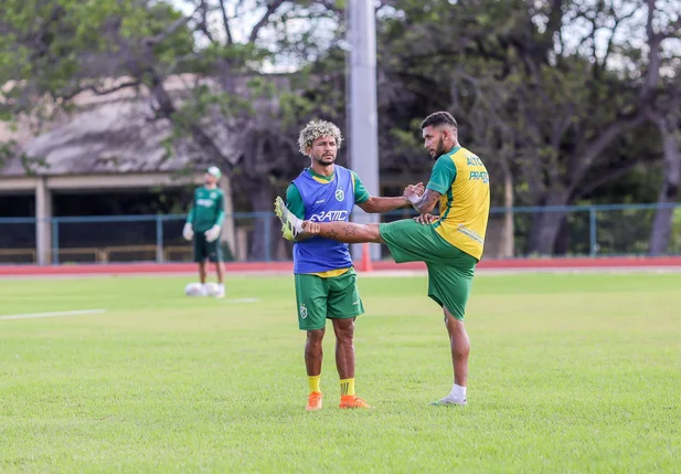 Valderrama e Diego Viana, volantes do Altos