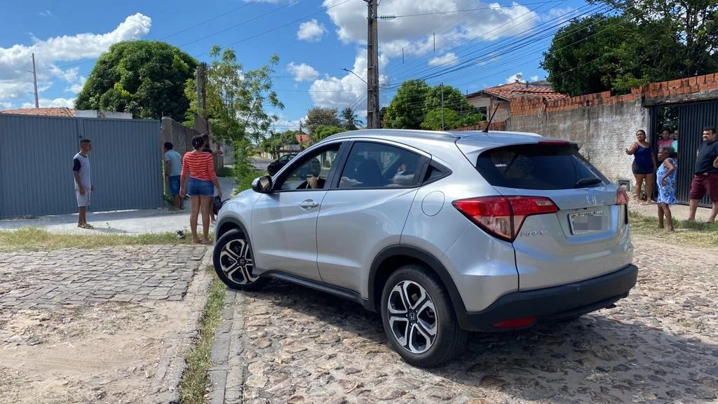 Veículo roubado foi recuperado