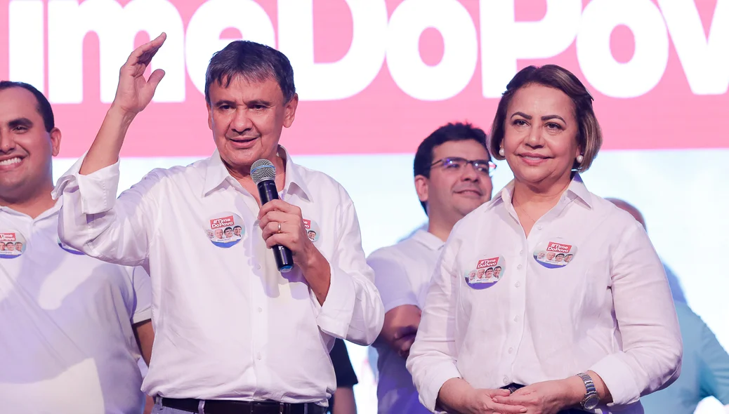 Wellington Dias ao lado de  Jussara Lima