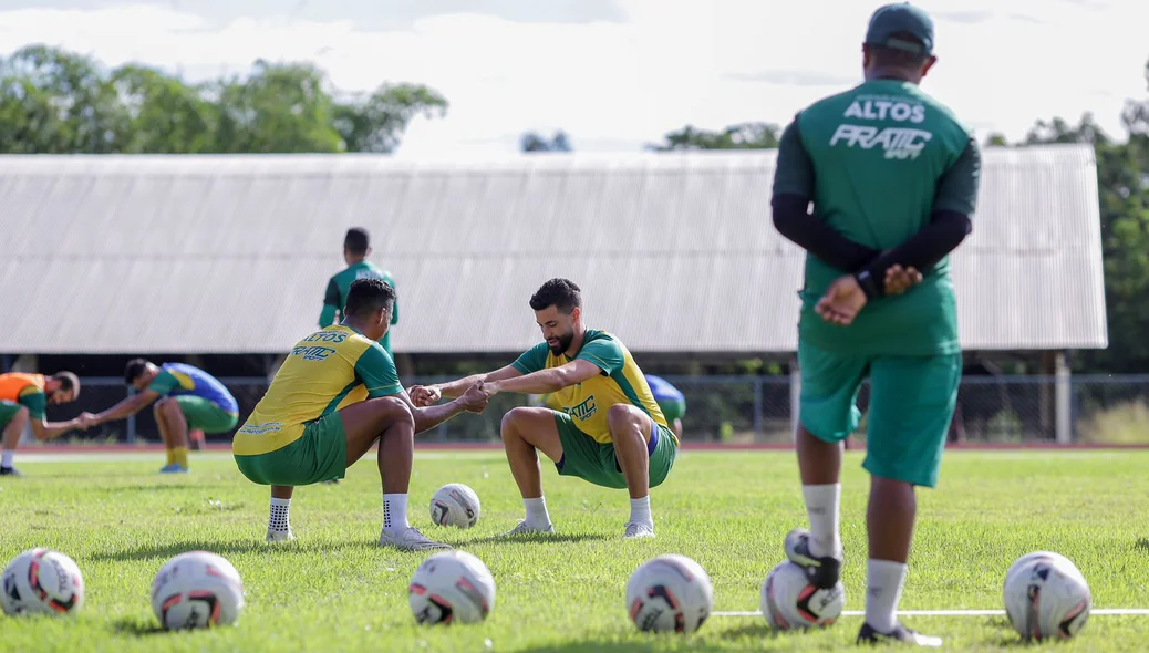 Zagueiros Fábio Aguiar e Vinícius Del Amore