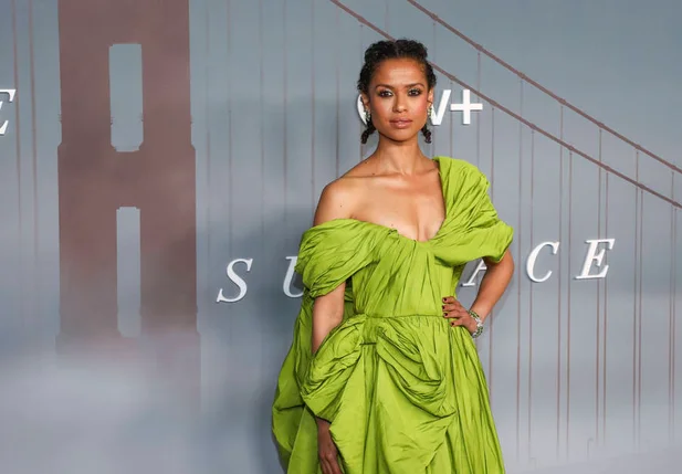 A atriz Gugu Mbatha-Raw interpreta Sophie, personagem central na série 'Superfíceie', que estreia nesta sexta-feira, 29, na Apple TV+.