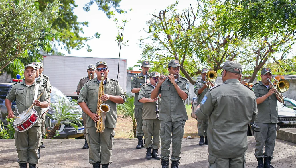 A Banda da PM esteve presente