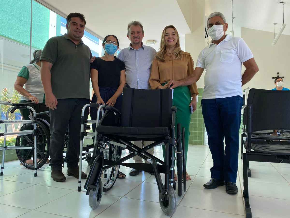 A Prefeitura de Campo Maior participando da entrega dos equipamentos para a população