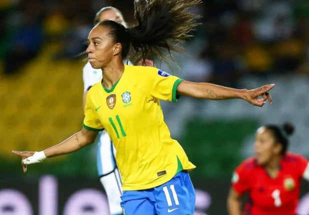 Adriana estreia na Copa América de futebol feminino