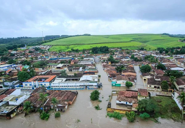 Alagoas tem seis mortes e 56 mil desabrigados após fortes chuvas